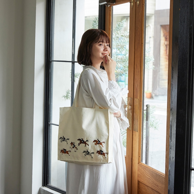 lapi lapi（ラピラピ）さんの大人がときめく動物刺繍 馬術のトート