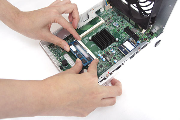 QNAP メモリ増設マニュアル｜テックウインド株式会社