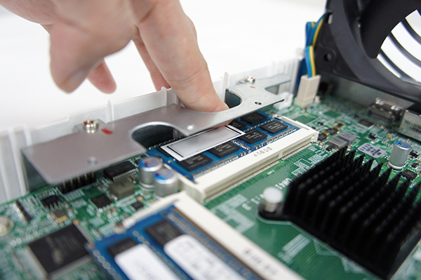 QNAP メモリ増設マニュアル｜テックウインド株式会社