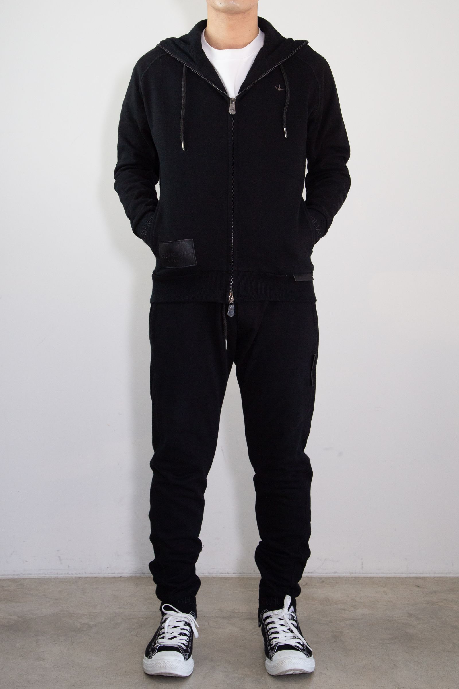 1PIU1UGUALE3 RELAX - 【セットアップ】レザーパッチスウェットジップ