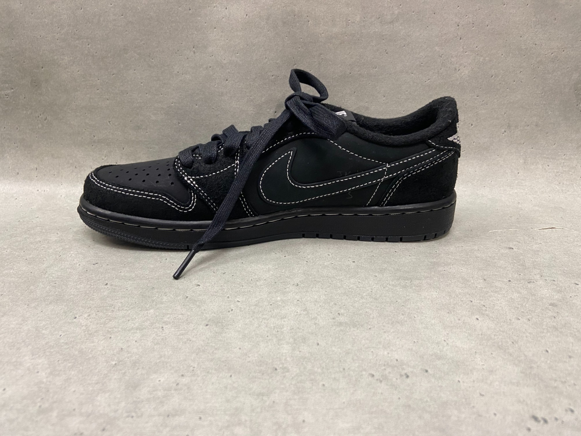 NIKE/ナイキ】よりエアジョーダン 1 LOW x トラヴィス・スコット