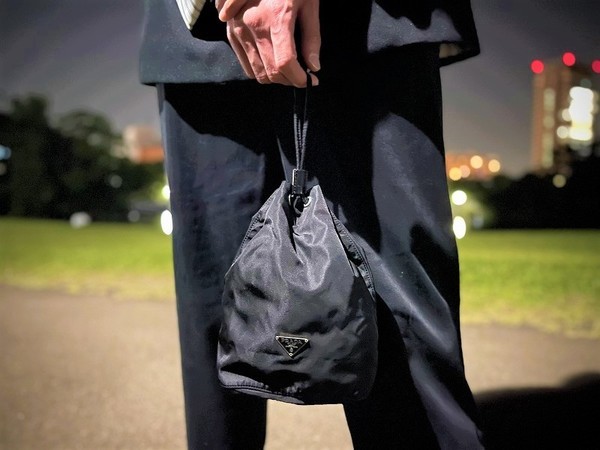 ラグジュアリーブランド【PRADA/プラダ】より、巾着ナイロンハンド