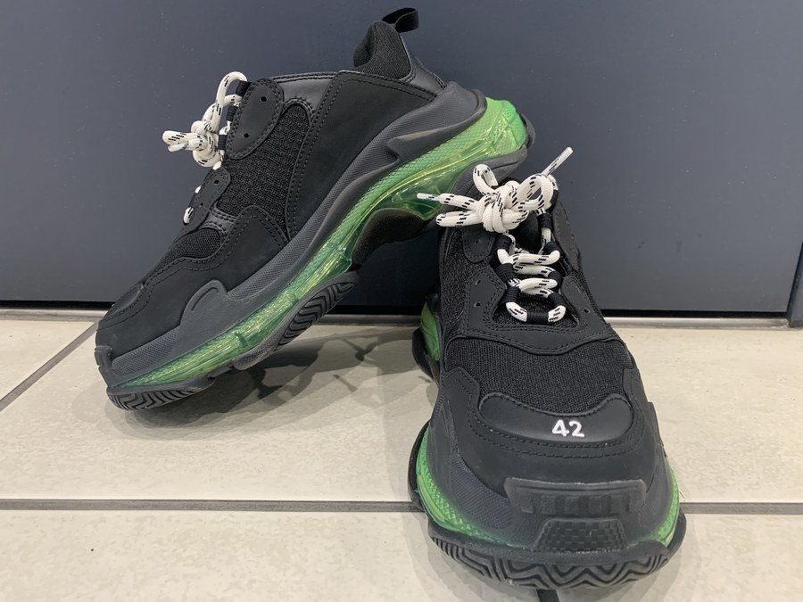 BALENCIAGA / バレンシアガ】より大人気モデルのスニーカー Triple S