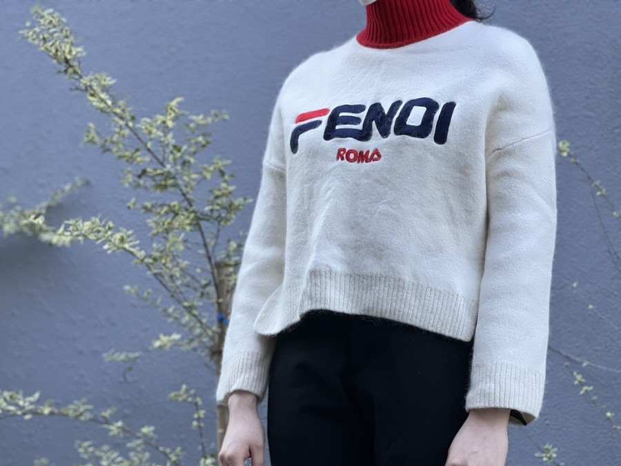 異色のコラボ【FENDI×FILA / フェンディ×フィラ】より ロゴ刺繍