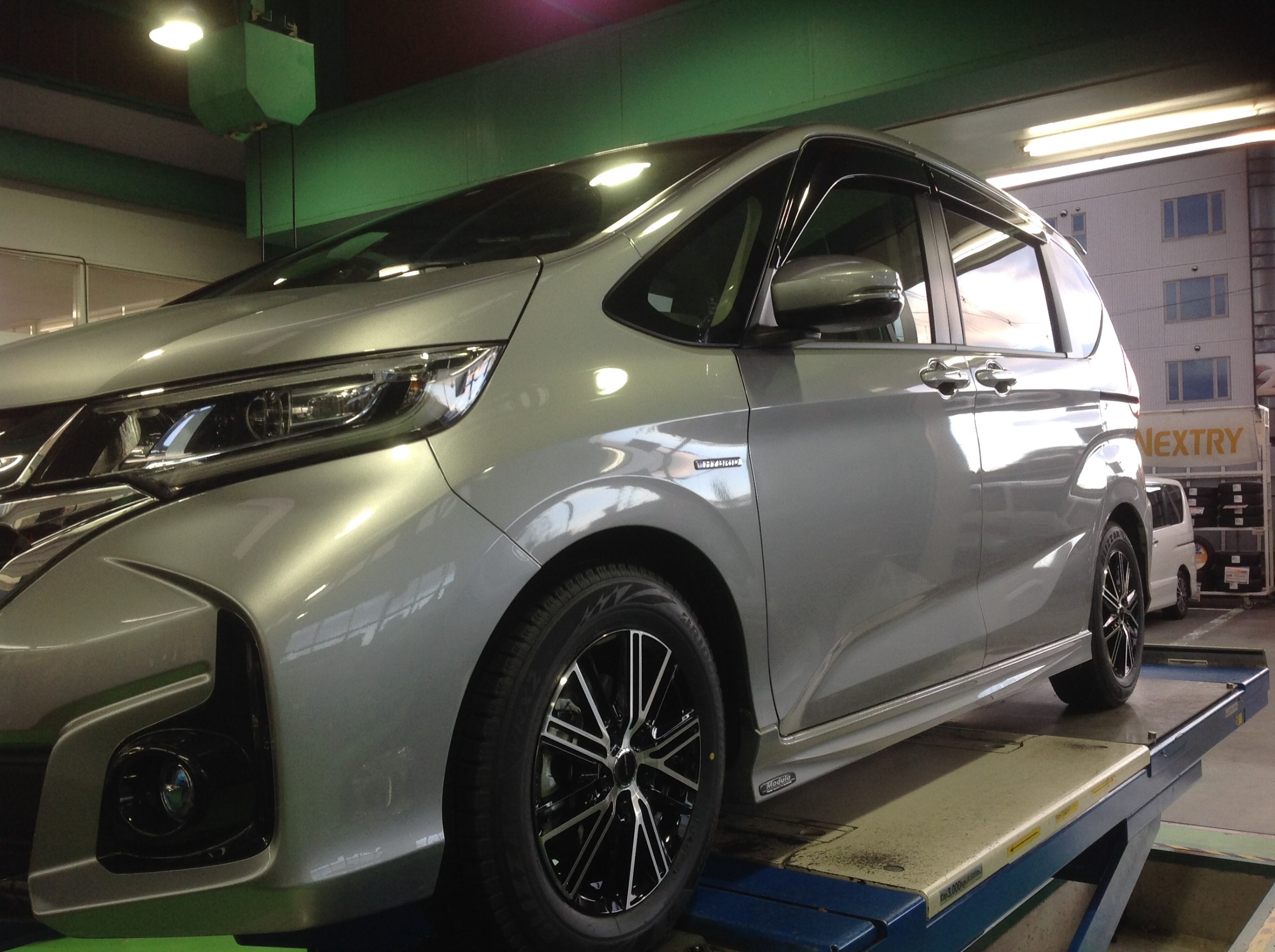 ホンダ フリード＋ スタッドレスタイヤホイールセット取り付け | 店舗