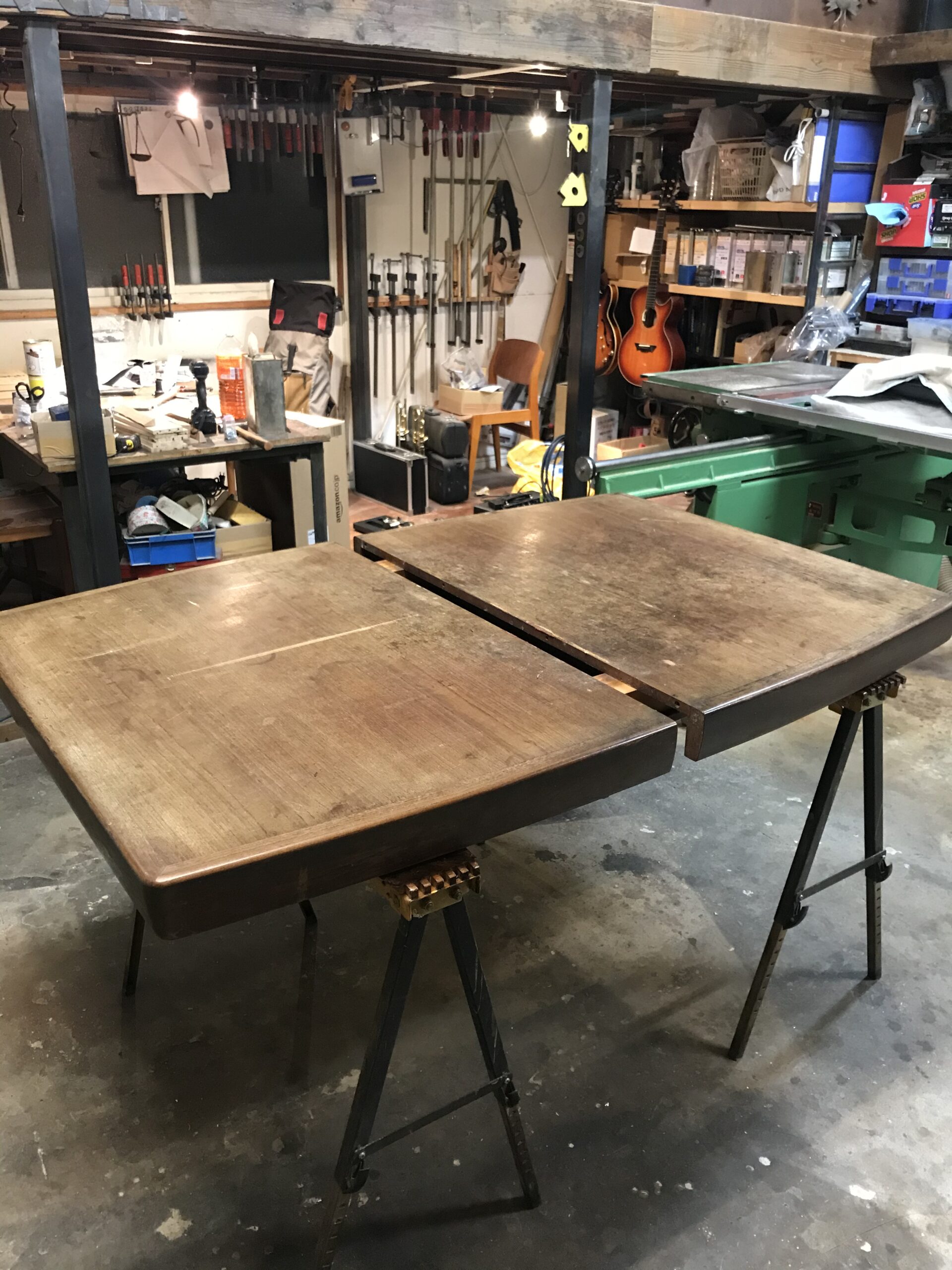 エクステンション式ダイニングテーブルの天板再塗装 - スリーバーズ