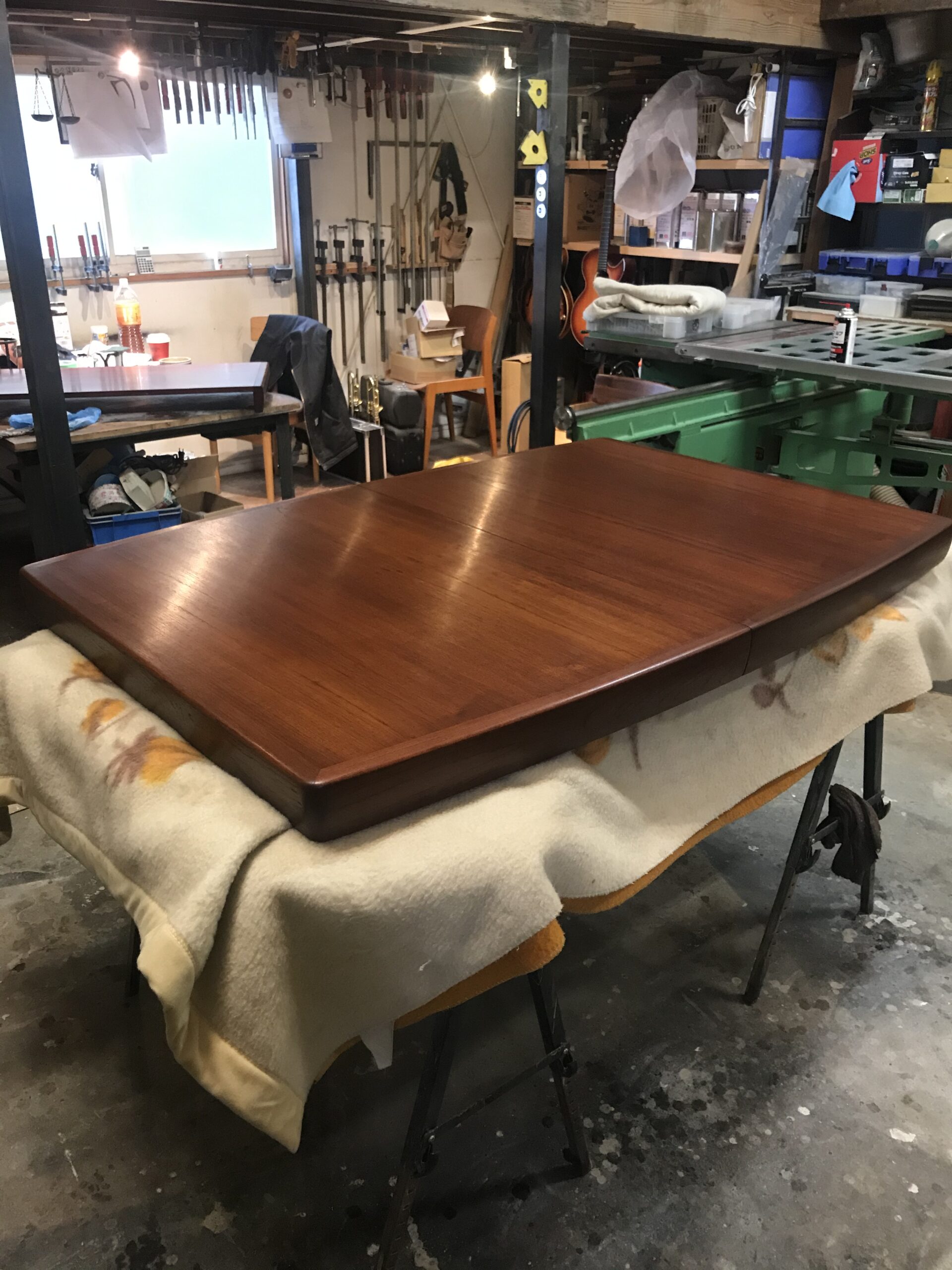 エクステンション式ダイニングテーブルの天板再塗装 - スリーバーズ