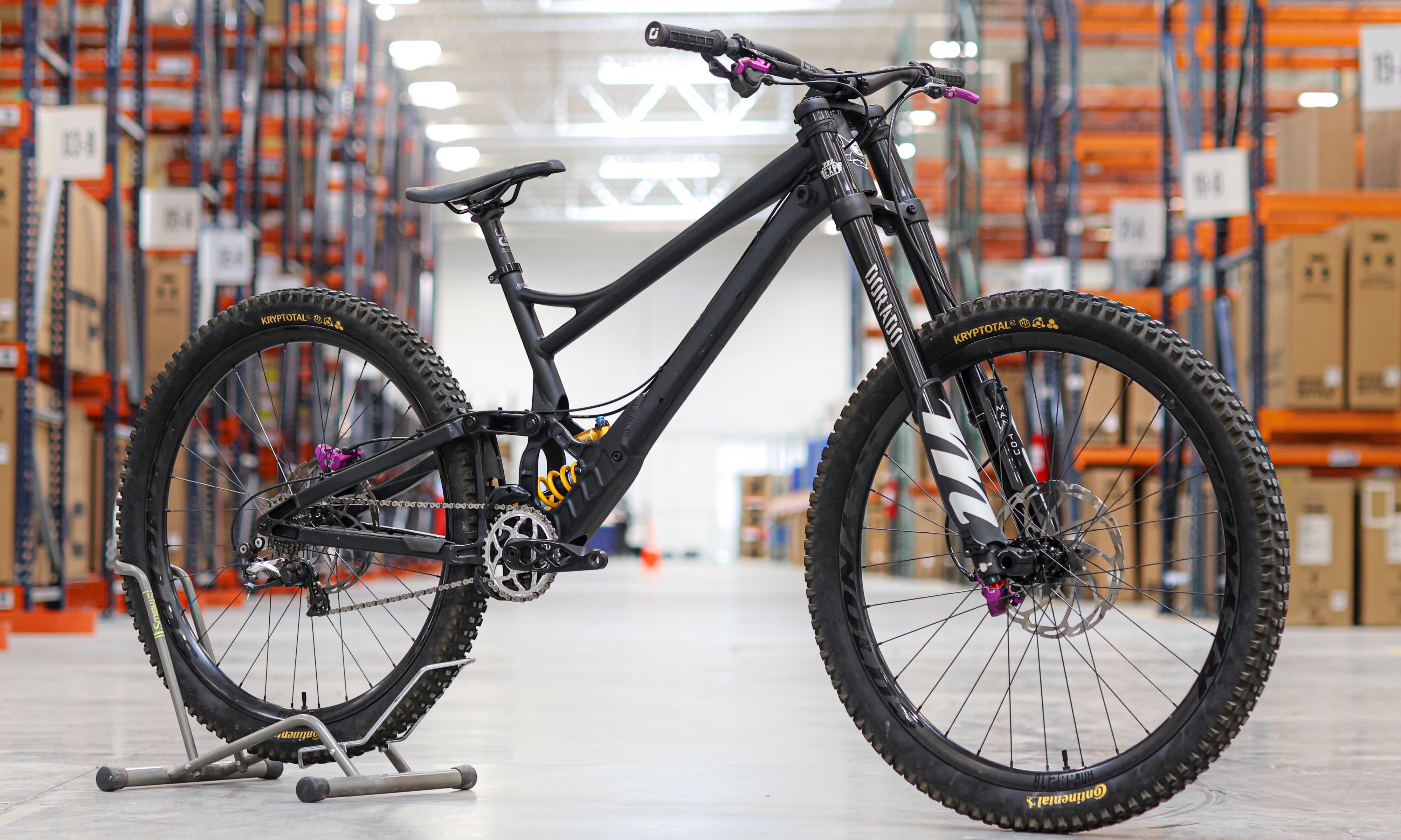 Banshee Legend DH Bike Review: A Privateer's Dream Bike – The