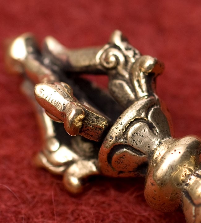 チベット 宗教 ドルジェ ヴァジュラ ドルジェ（ヴァジュラ・金剛杵