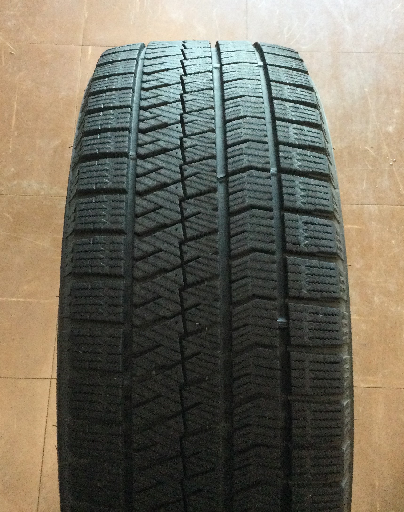 16インチ 中古スタッドレスタイヤ ブリヂストン ブリザック VRX2 205