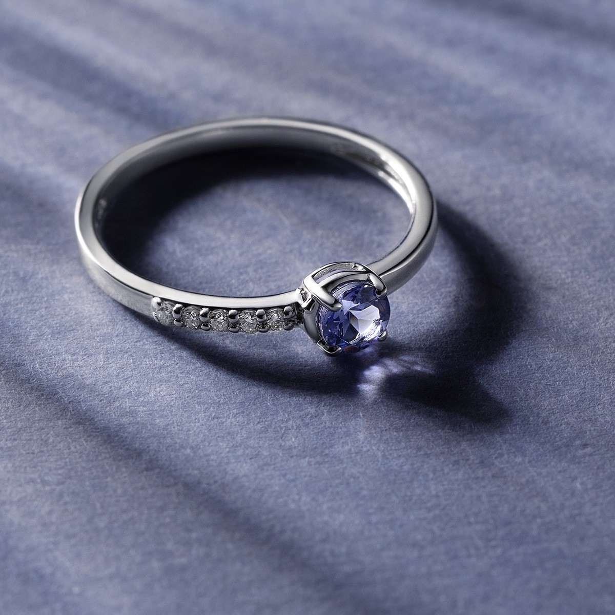 K10ホワイトゴールドタンザナイトリング(RFR792-002)|TSUTSUMI