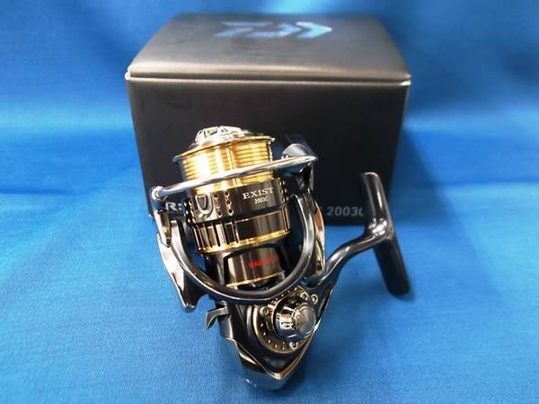 美品！DAIWAの最高峰スピニングリール『15 EXIST（イグジスト） 2003C