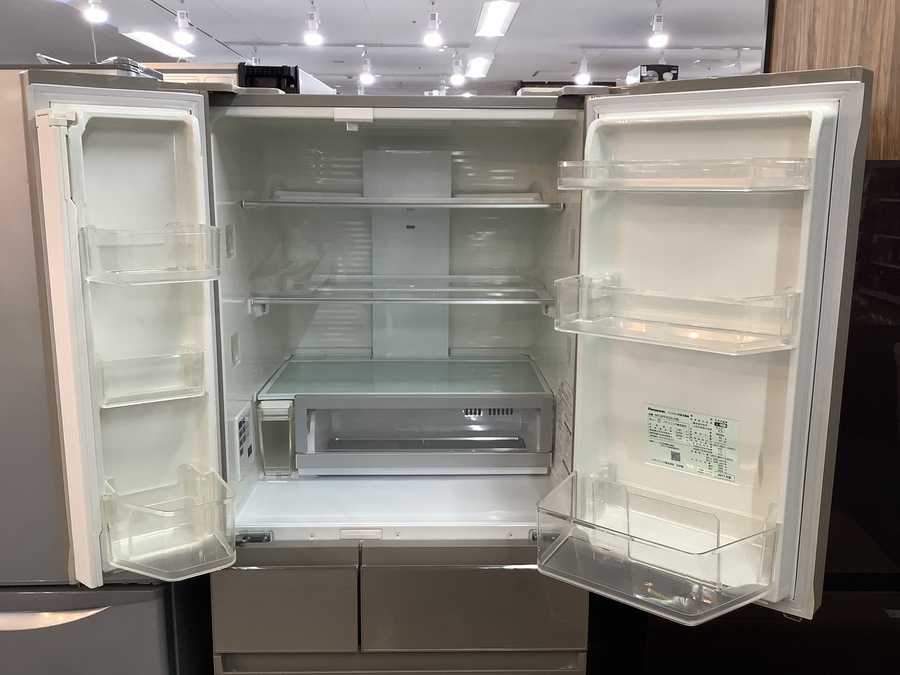 ナチュラルなゴールドが輝かしいPanasonic（パナソニック）の冷蔵庫を