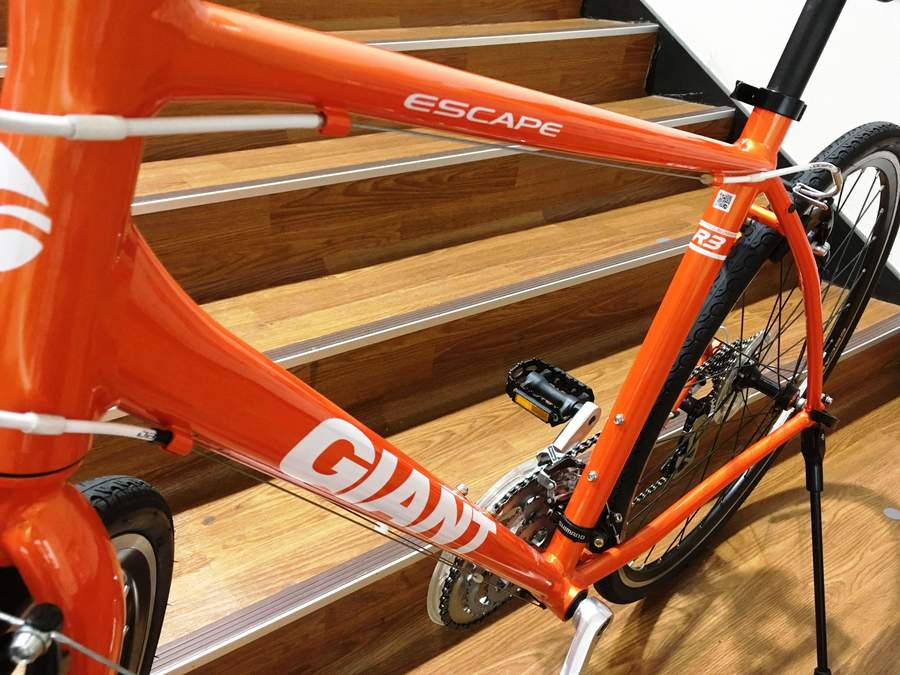 鮮やかなオレンジが光る『GIANT』クロスバイク買取入荷致しました