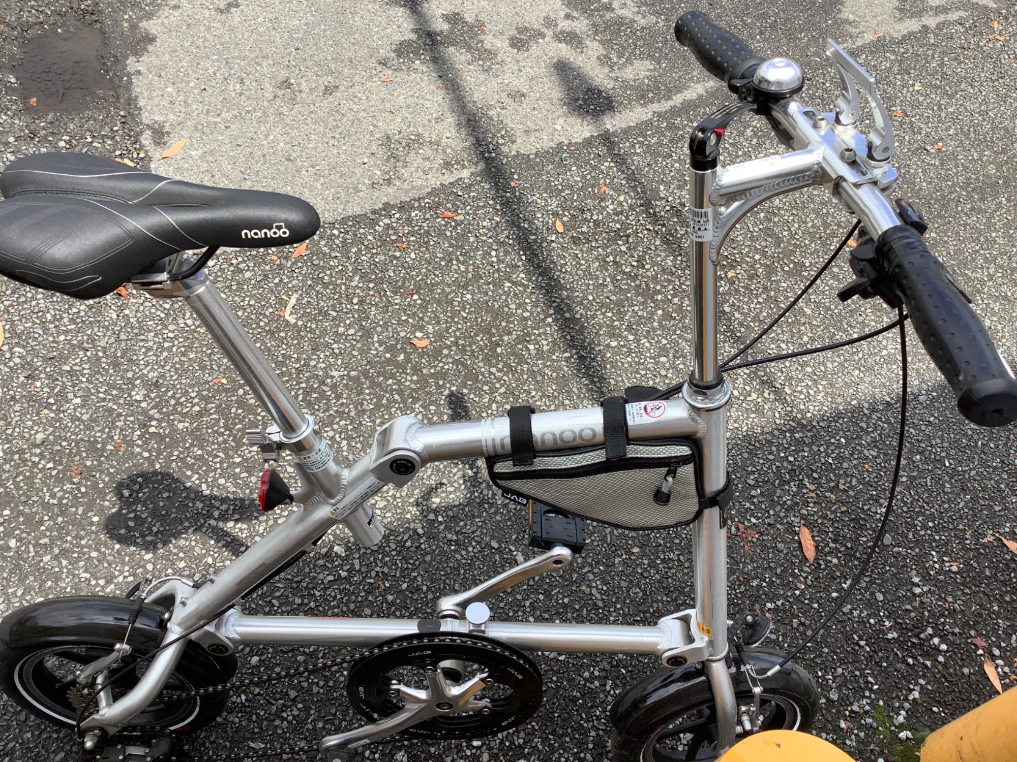 お出かけ先でも活躍！】NANOO（ナノ―）より 折り畳み自転車 シルバー