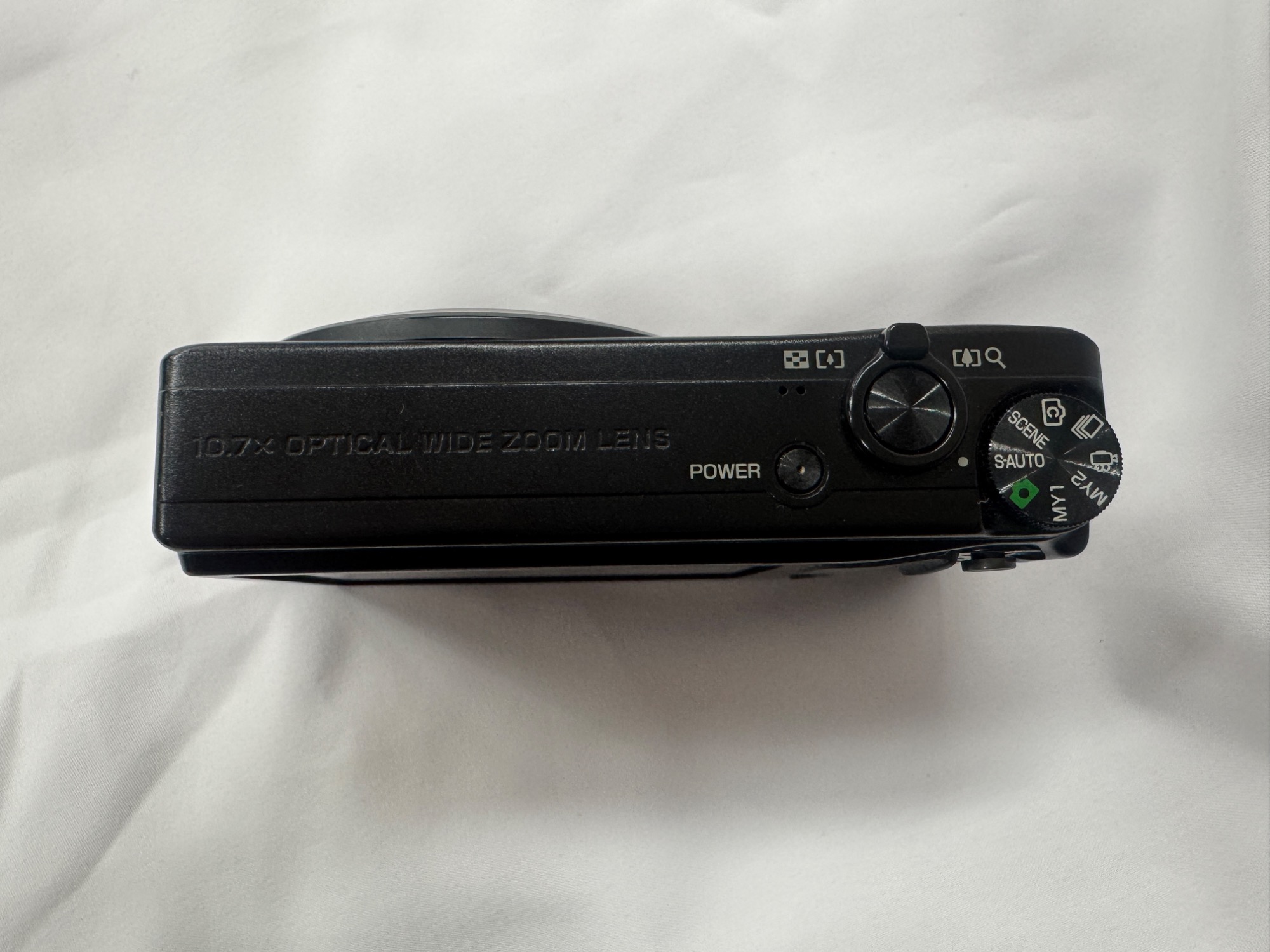 RICOH (リコー) よりコンパクトデジタルカメラ CX5 のご紹介です