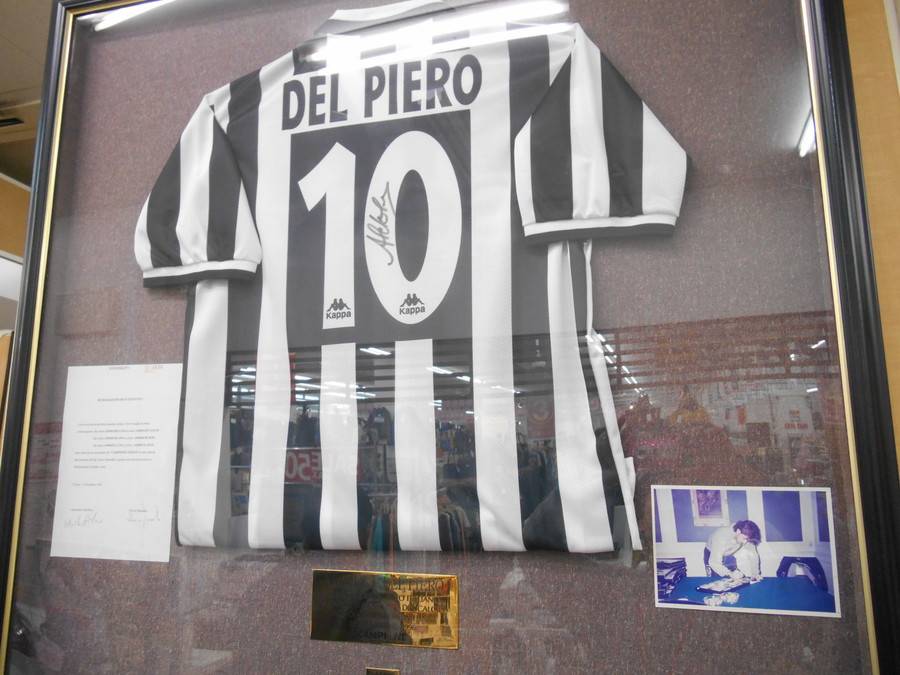 サッカー好きの方に必見!!サイン入りユニフォームが入荷!!【幕張店