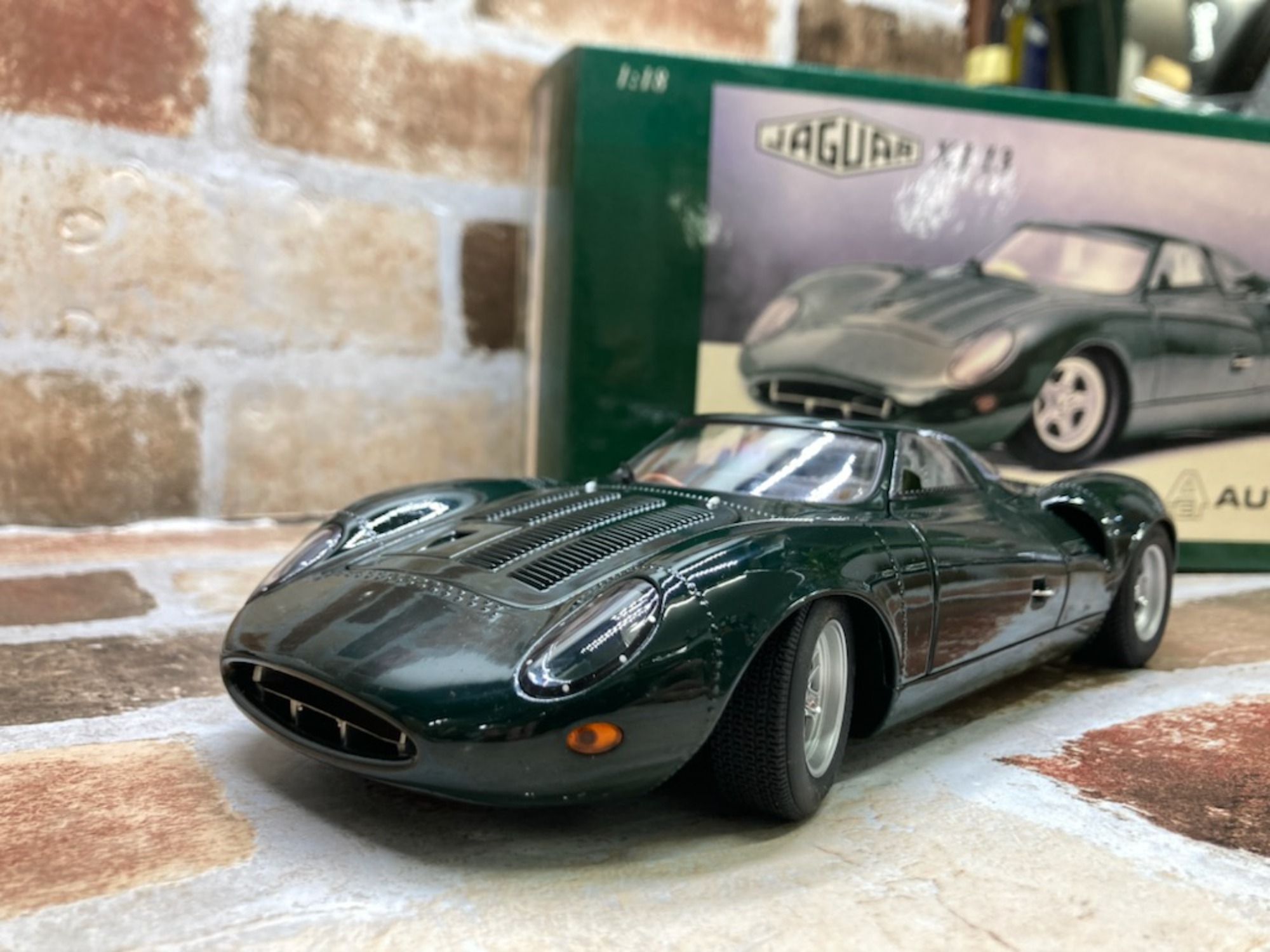 AUTO art/オートアート】JAGUAR XJ13/ジャガー XJ13 の人気モデルが