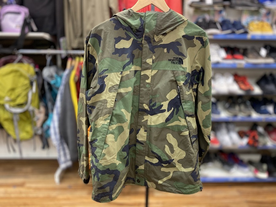 人気のカモ柄☆】THE NORTH FACE(ノースフェイス)のジャケットをご紹介