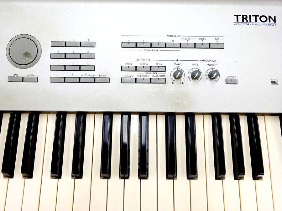 KORGの名作シンセ！初代TRITON入荷致しました！【八尾店】｜2017年06月