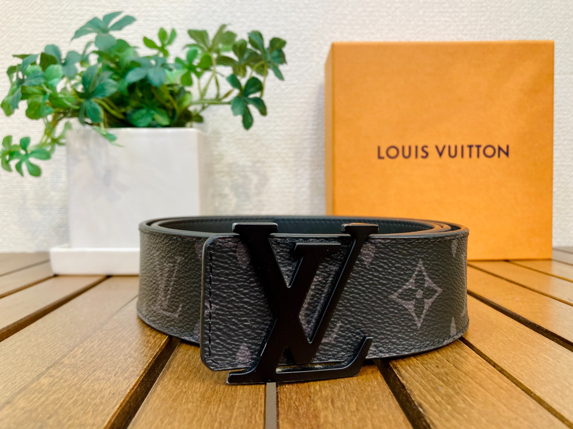 LOUIS VUITTON（ルイヴィトン）ベルト・LV イニシャル 入荷致しました