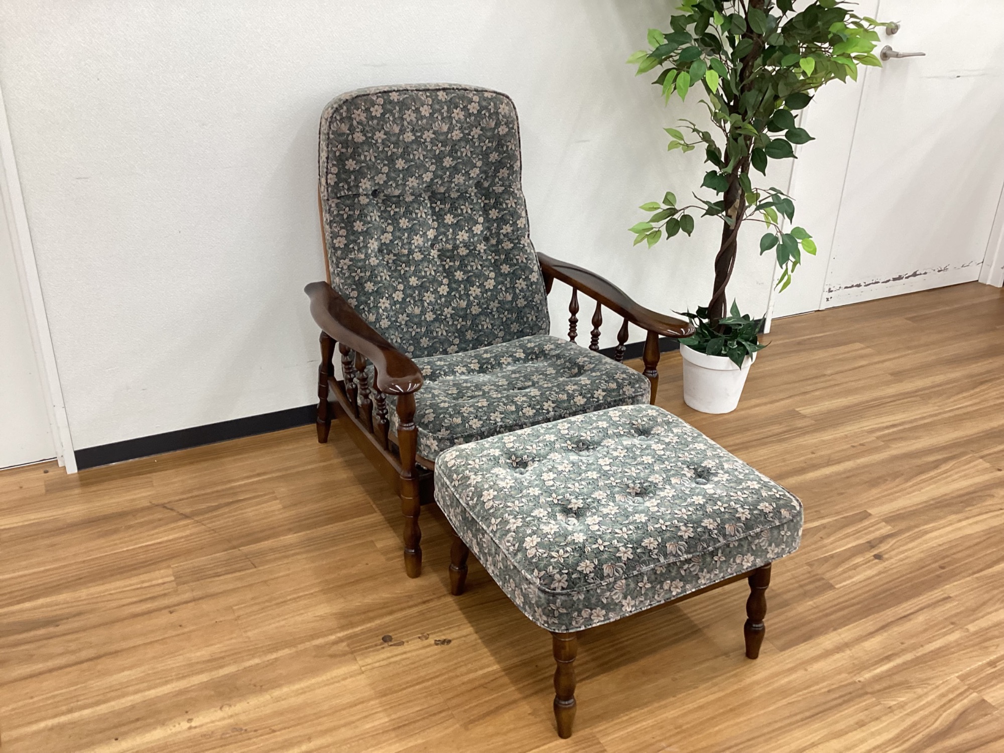 カリモク オットマン コロニアル 花柄 karimoku レトロ カフェ