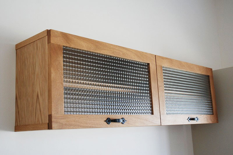 チェッカーガラスの吊り戸棚 596 - オーダーメイド家具キッチン | 家具