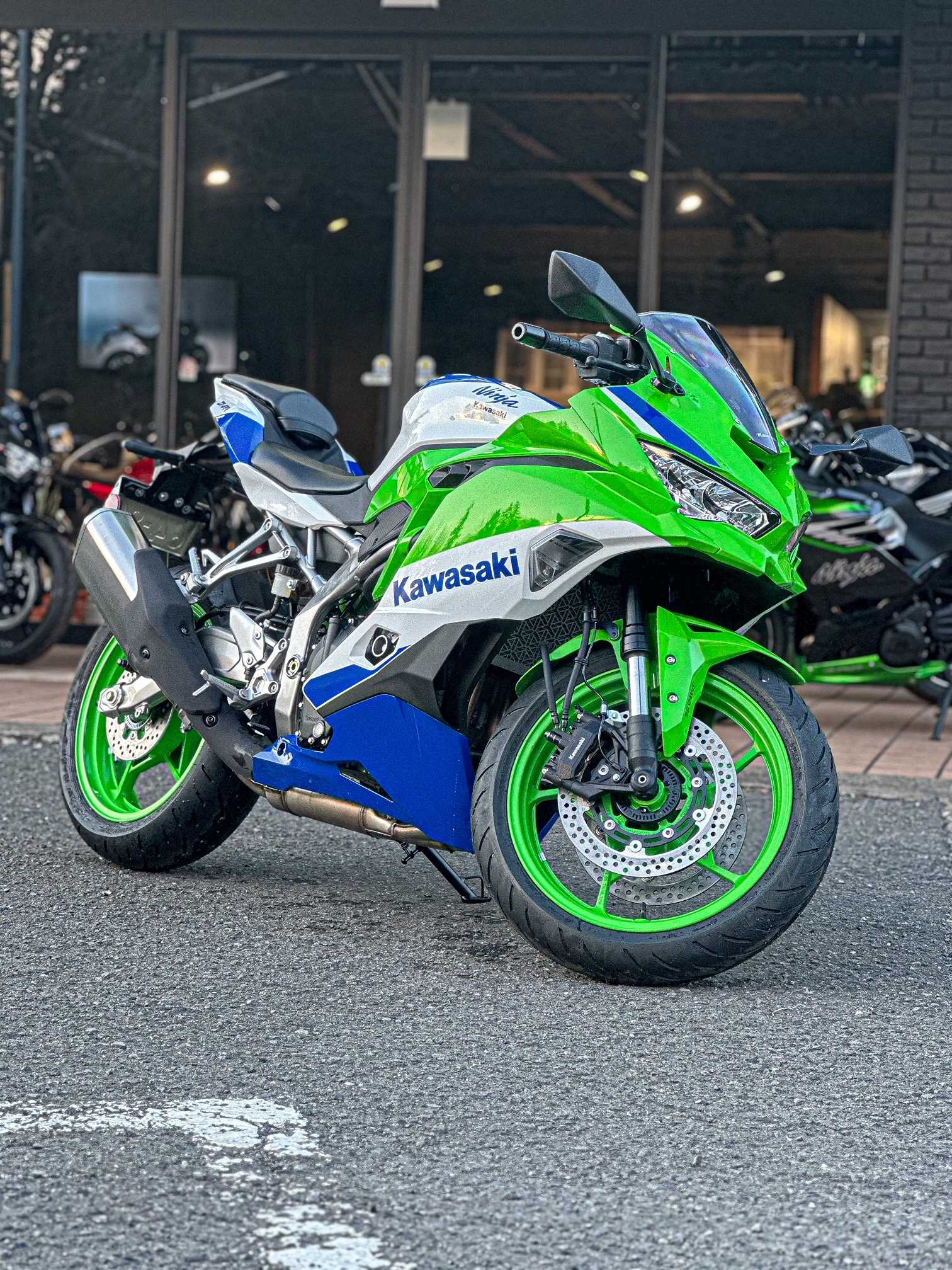 NINJA ZX-4RR 40th ANNIVERSARY EDITION】をご納車させていただきまし