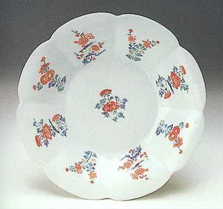 色絵花鳥文輪花皿（柿右衛門様式）