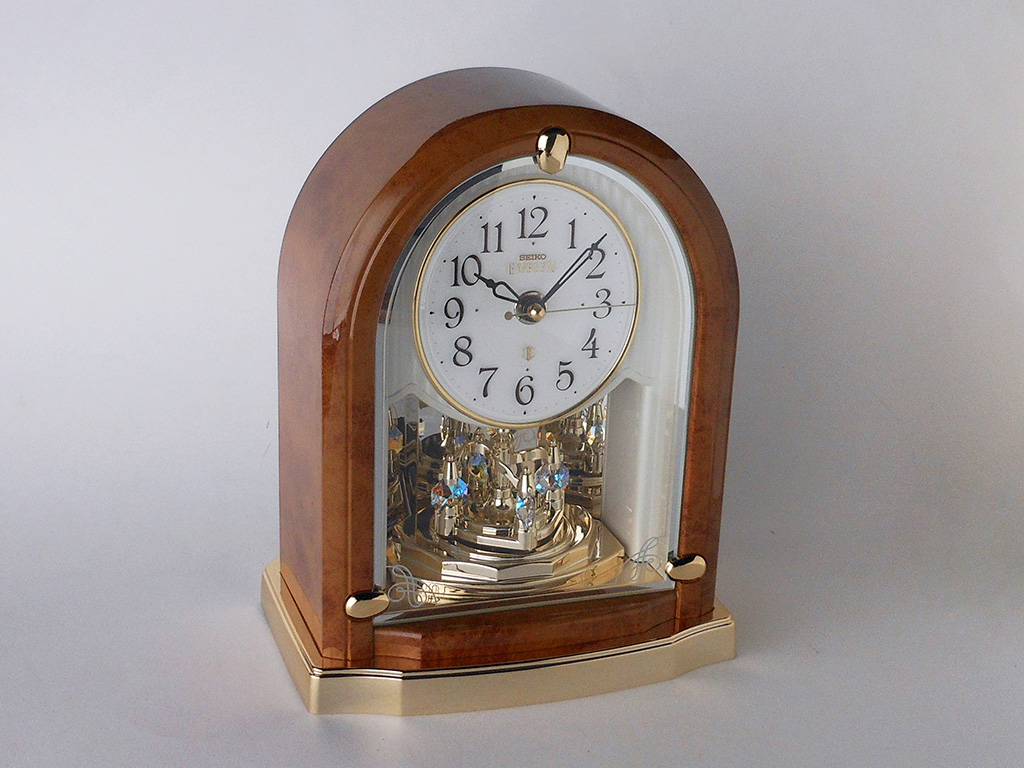セイコー【エンブレム】スワロフスキー回転飾り付き電波置時計