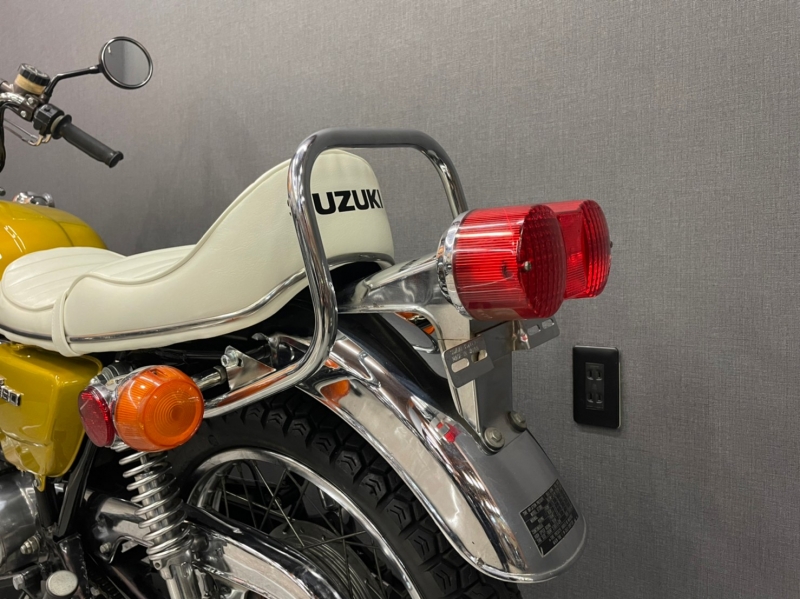 GT380 Candy Gold 新品純白シート 集合管｜SOLD OUT｜旧車・絶版バイク