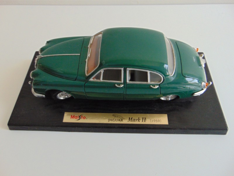 Schaalmodel 1:18 Maisto® Jaguar Mark II (1959) - Kringwinkel
