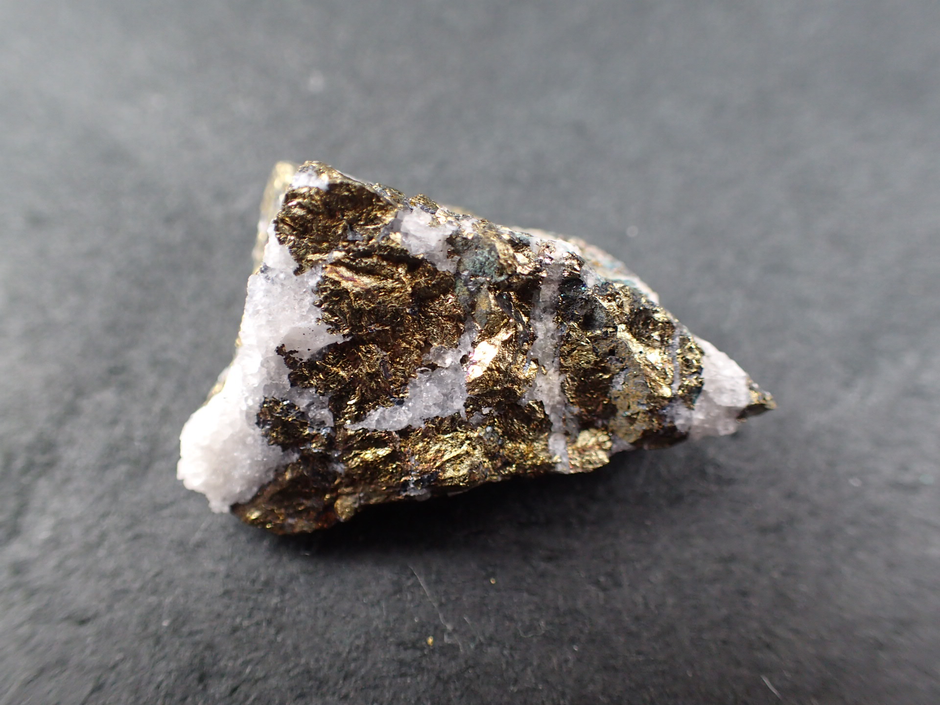 最高品質黄銅鉱(Chalocopyrite, CuFeS₂) Nouva Mine, Talate, Morocco
