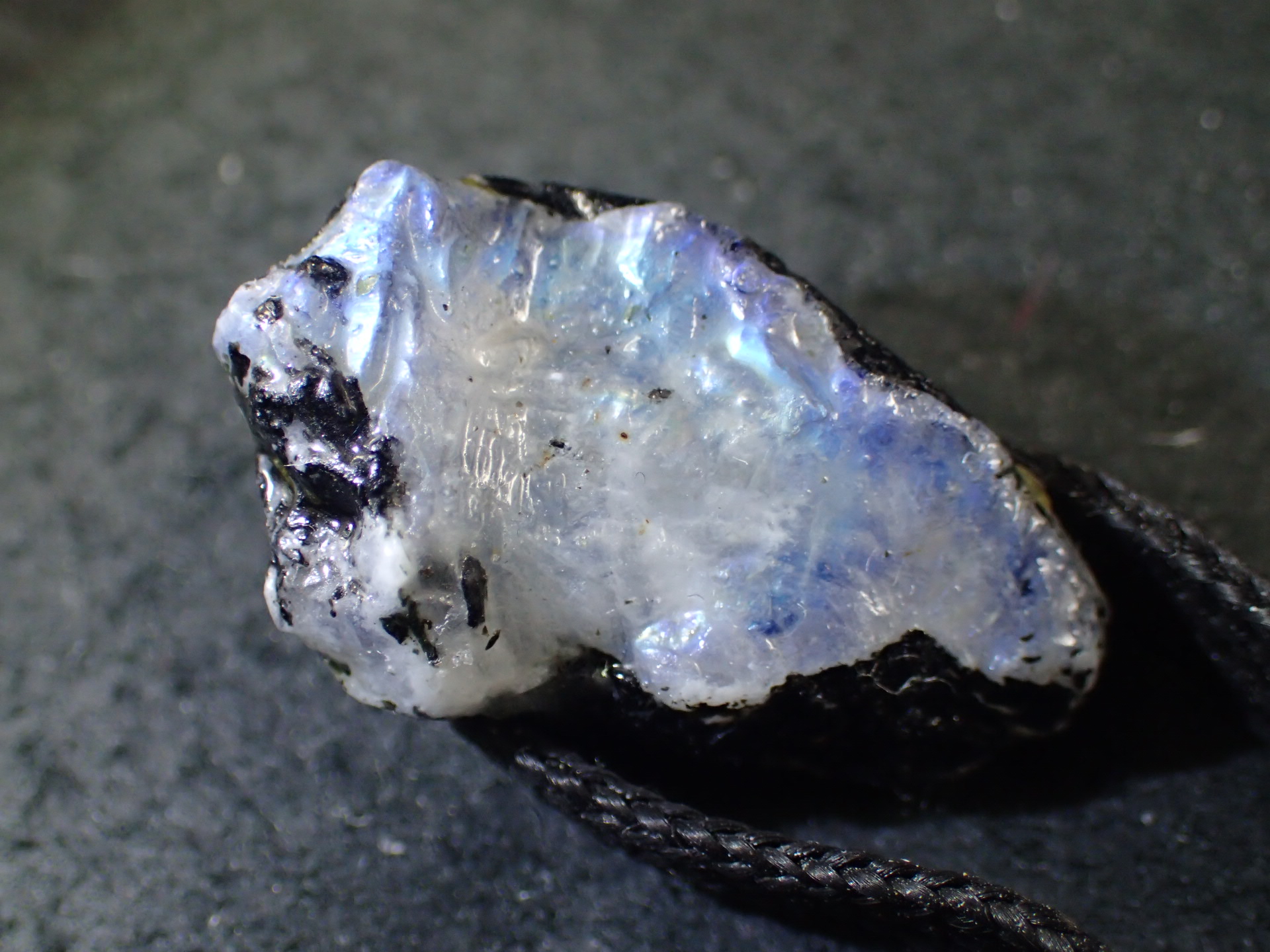 最高品質ロイヤルムーンストーン原石 スリランカ 産 ｜石の販売専門店