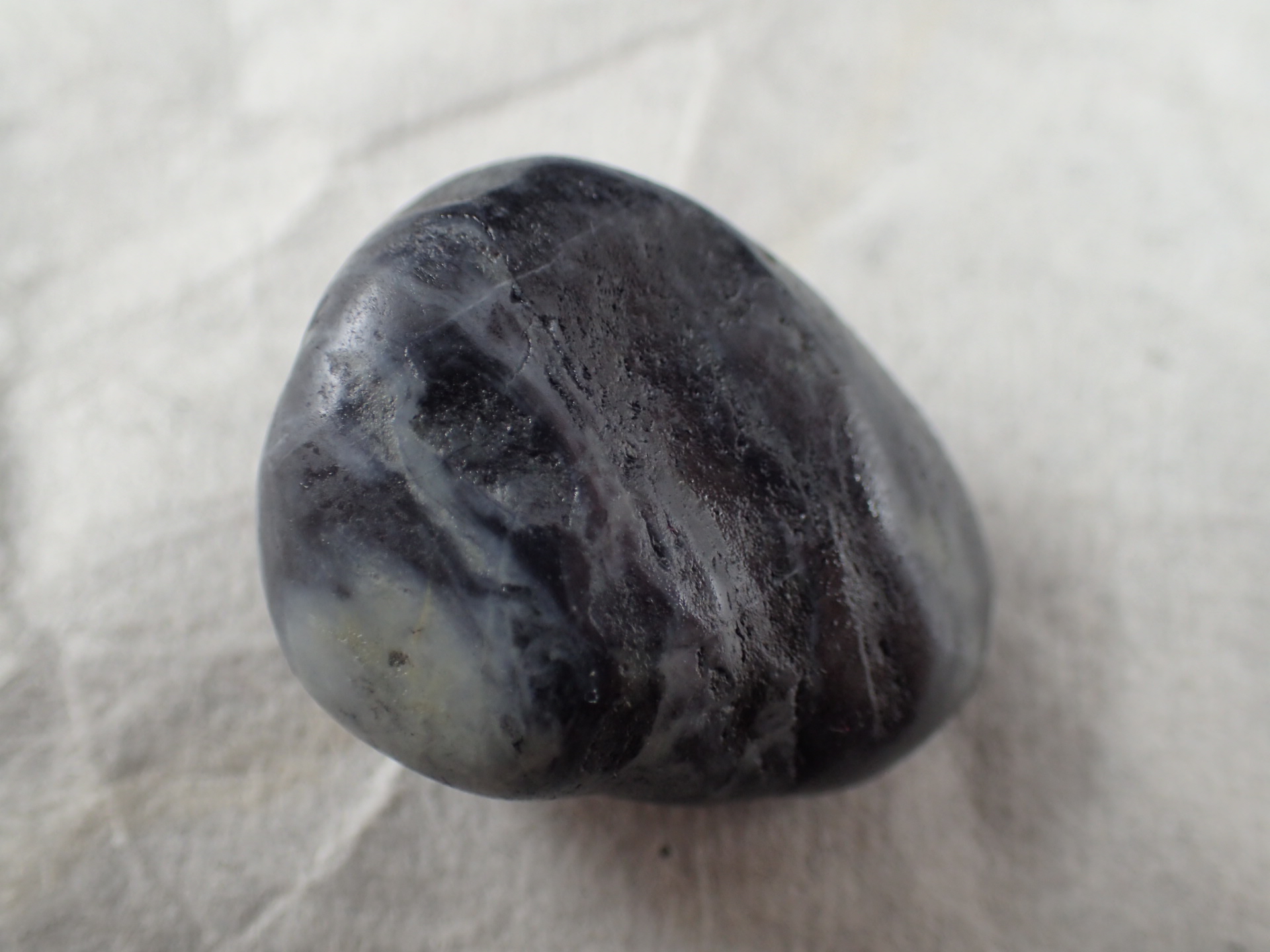 最高品質ブラック糸魚川翡翠(Itoigawa Jade) 新潟県糸魚川市産 ｜石の