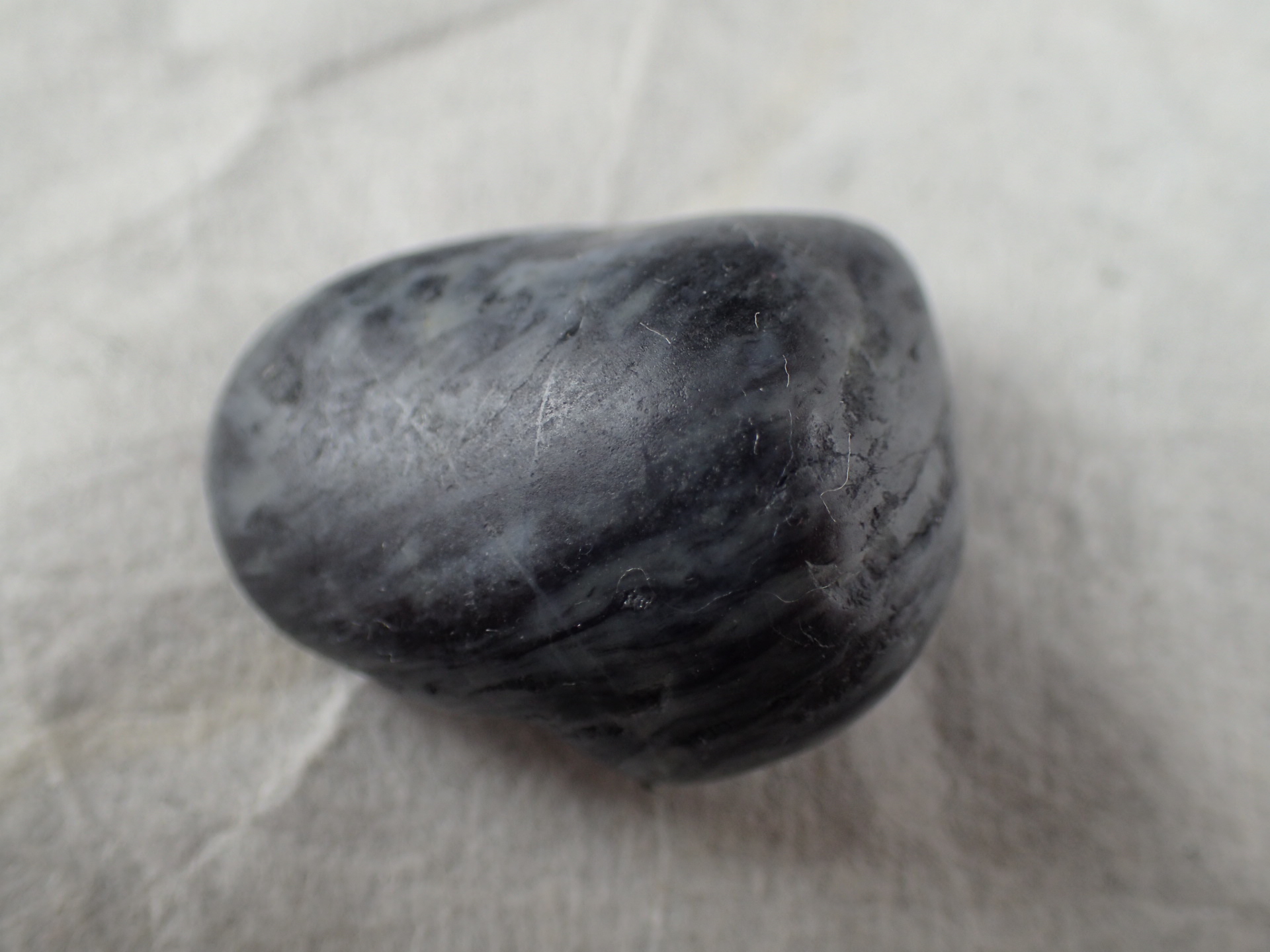 最高品質ブラック糸魚川翡翠(Itoigawa Jade) 新潟県糸魚川市産 ｜石の