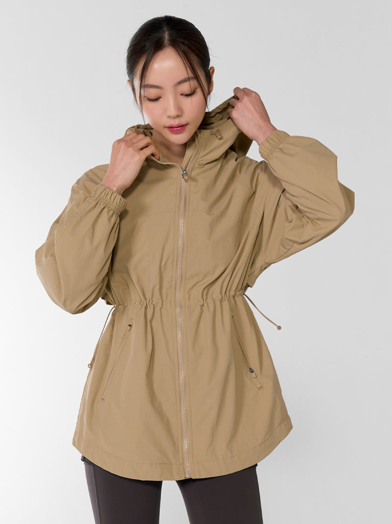 XTFJK07H4 アウトストリング フード付き ウィンドブレーカー