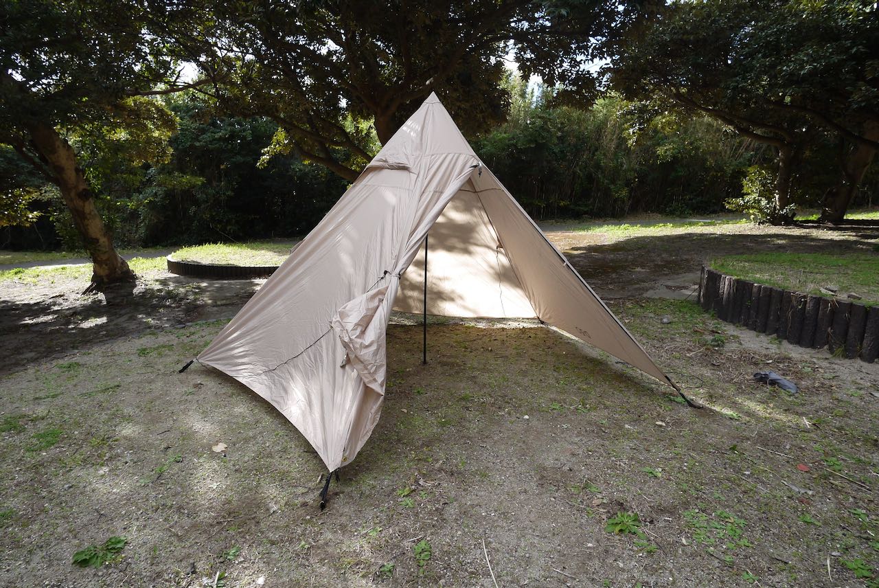 DOD ライダーズワンポールテント あまり屈まずに出入りしたり着替え