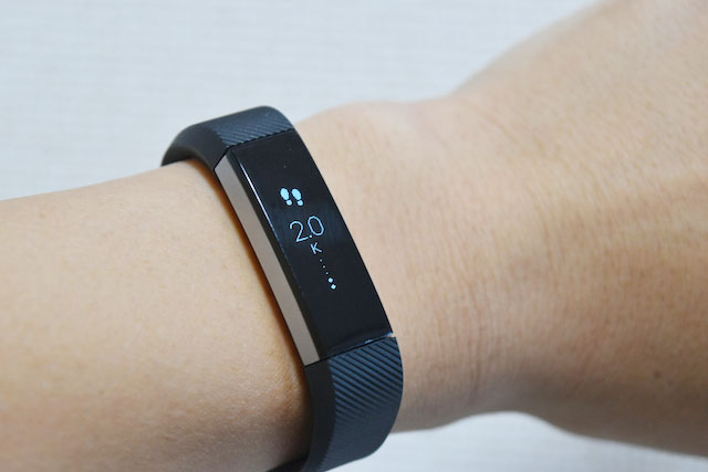 レビュー】Fitbit Alta を購入！機能やアプリを使ってみた