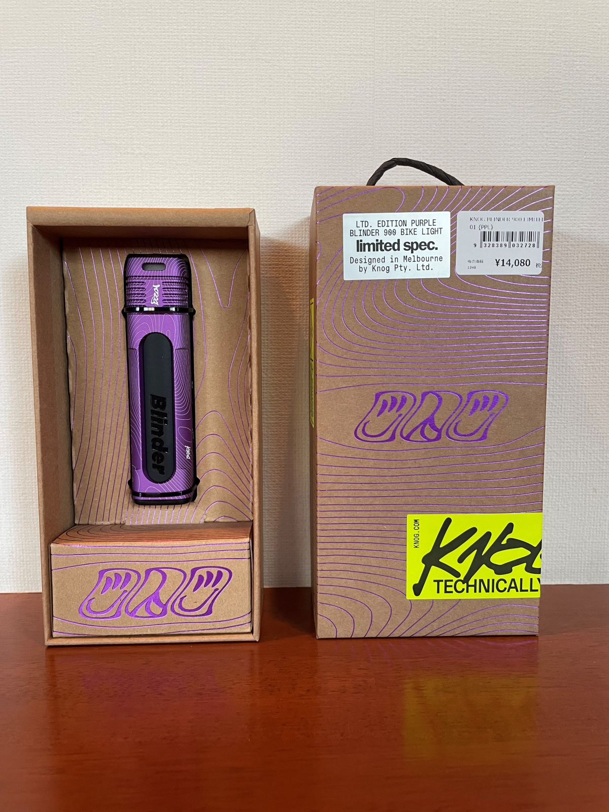 限定カラーknog BLINDER 900 Limited Spec.001とOi CLASSIC BELLを入荷