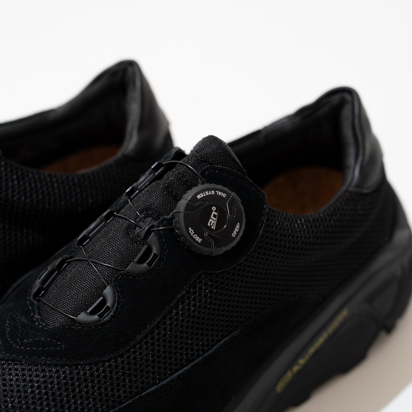 pg NEW DAWN BLK/BLK – YUEN