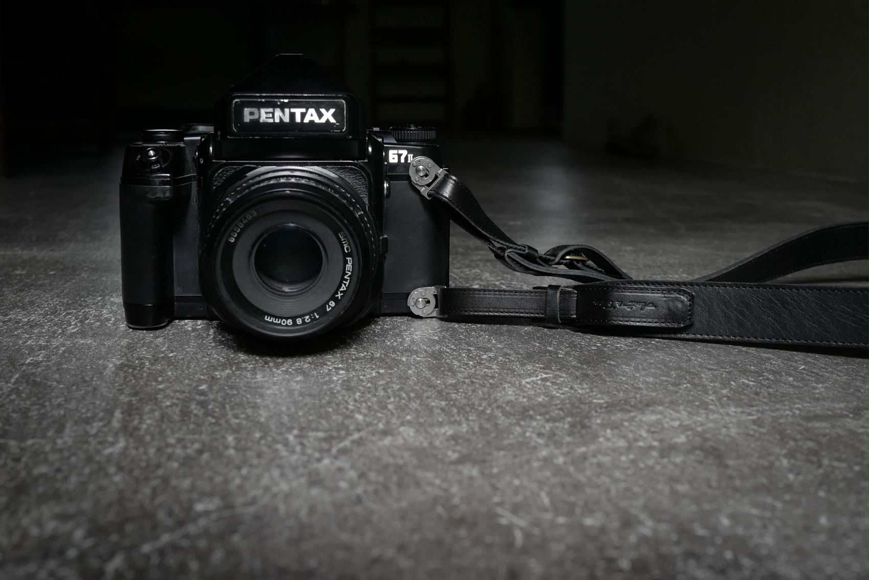 カメラストラップ「カシェ・バナーヌ×PENTAX67」が発売になりました