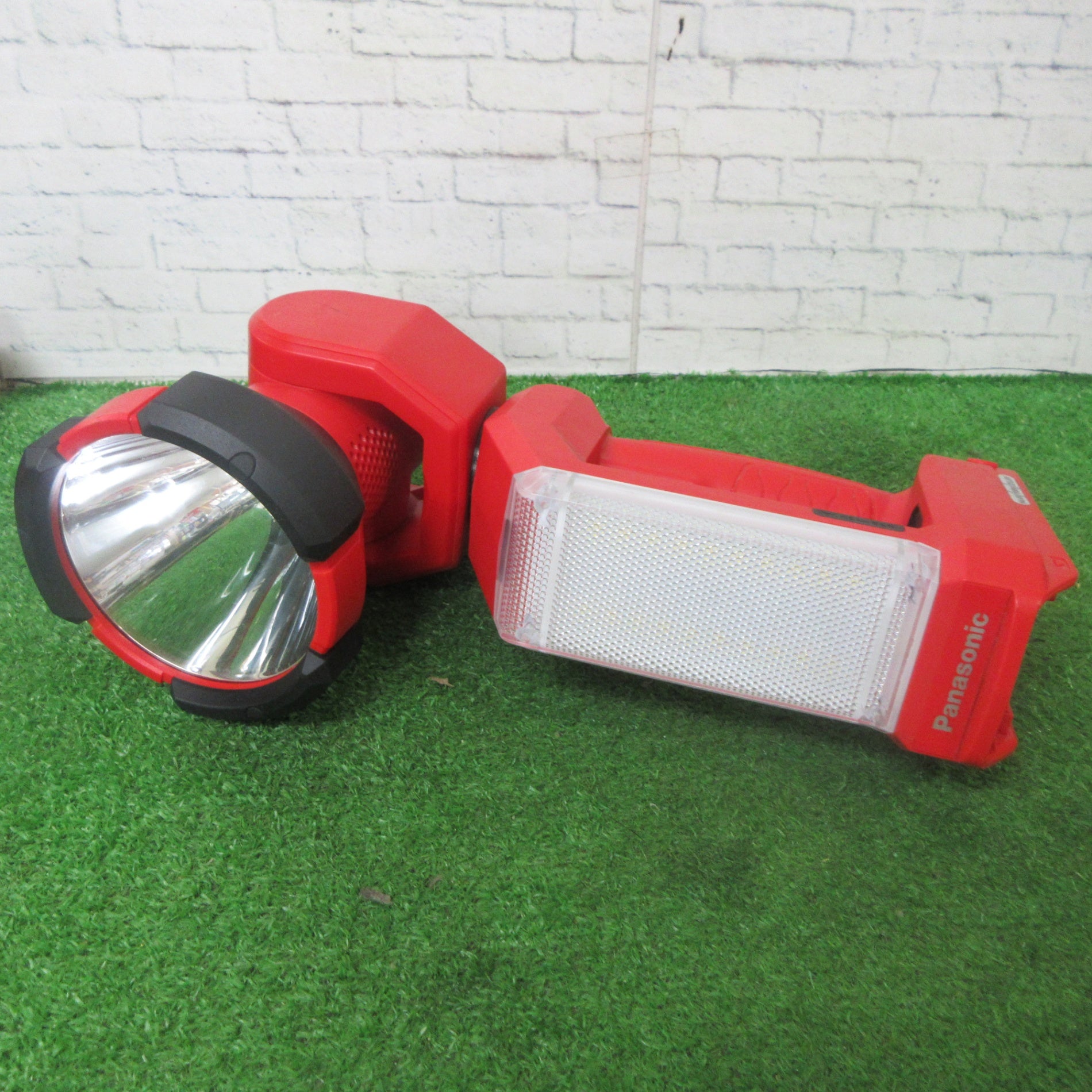 〇パナソニック 充電LEDスポットワイドライト EZ37C6 (14.4V/18V/21.6V