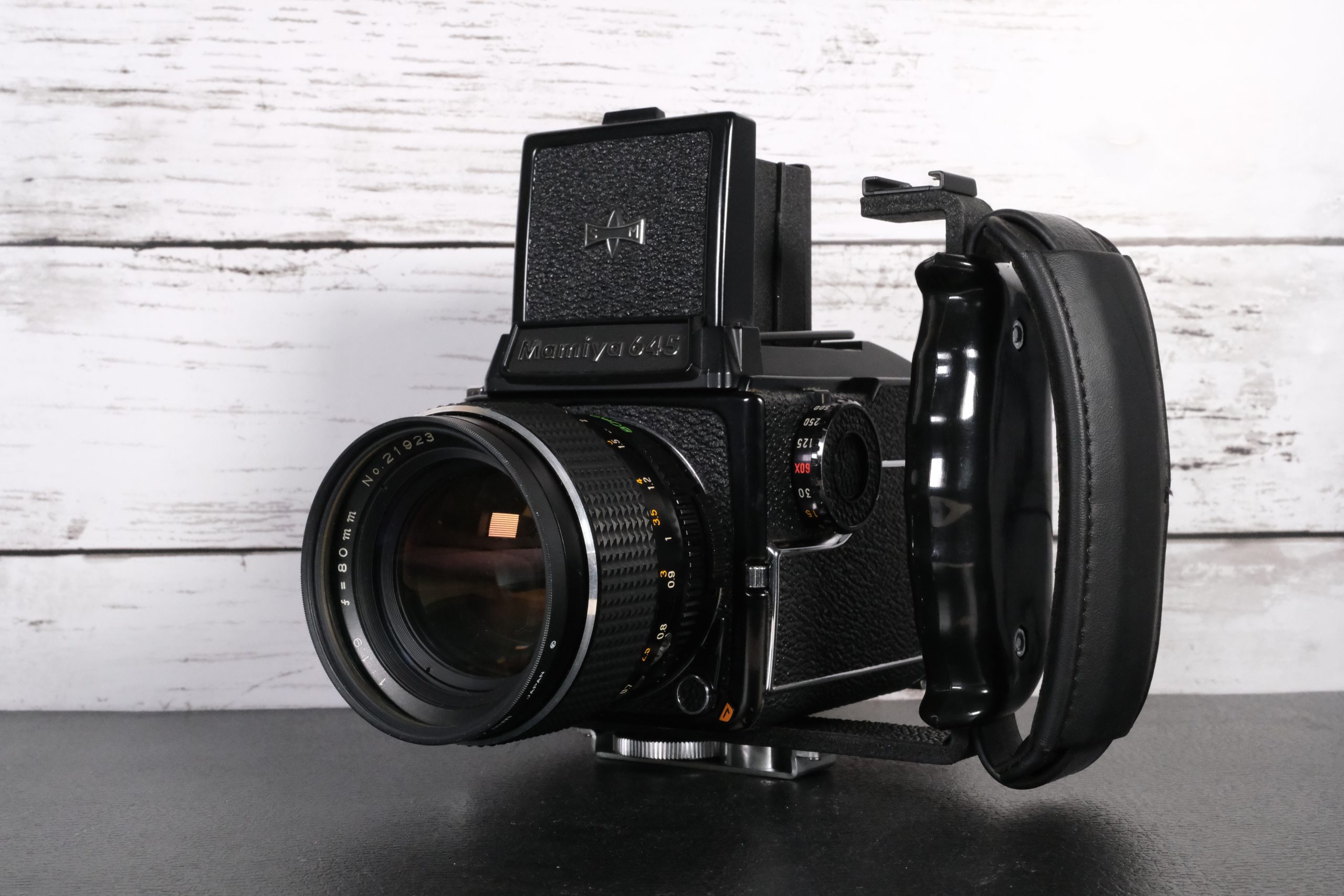 MAMIYA M645 1000Sを買取させて頂きました。現在の相場や特徴もご紹介