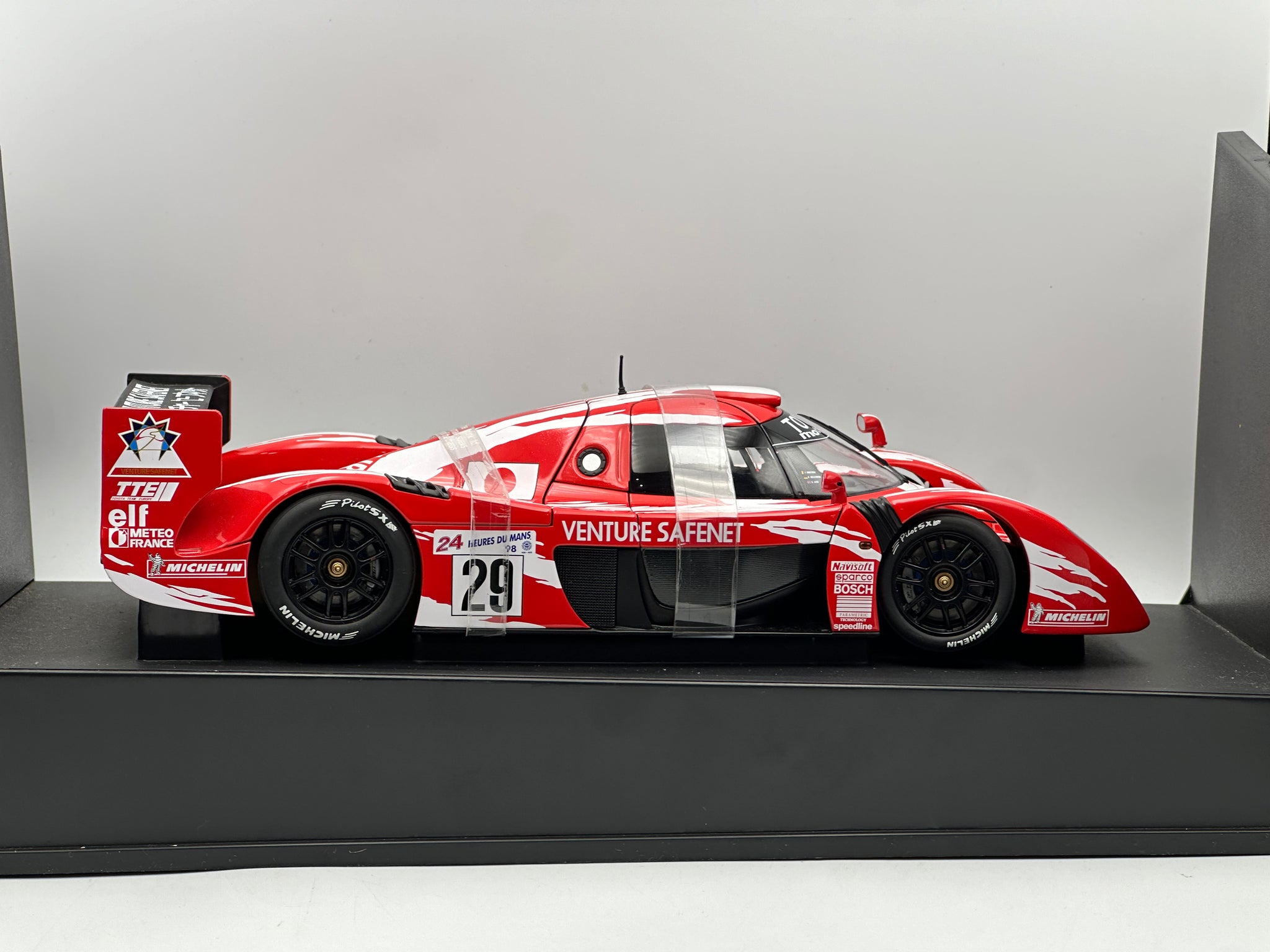 1:18 1998 Le Mans 24h -- #29 Toyota GT1 TS020 -- AUTOart 89881