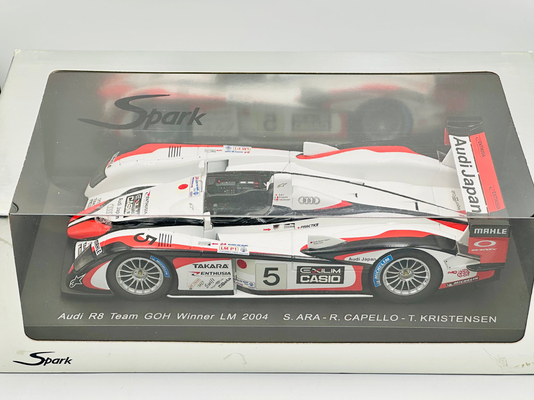 1:18 2004 24h Le Mans Winner -- #5 Audi R8 -- Spark S1802