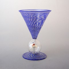 ビミニ「青いにわとりフィギュア入りグラス」《アンティックかとう》