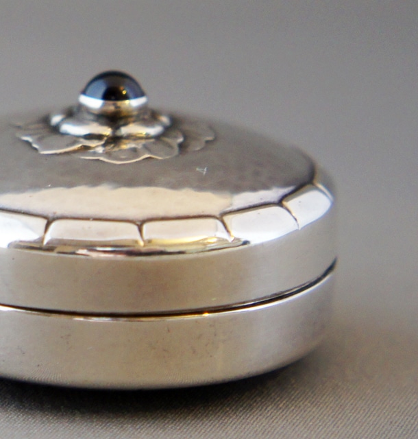 ジョージ・ジェンセン「ピルケース」《アンティックかとう》