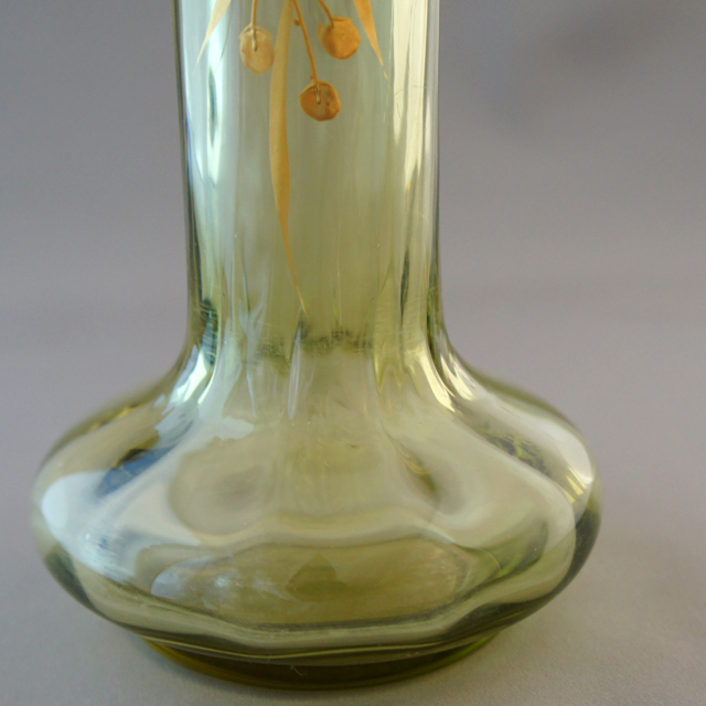 フランス「金彩花装飾 緑ガラス 花瓶」《アンティックかとう》