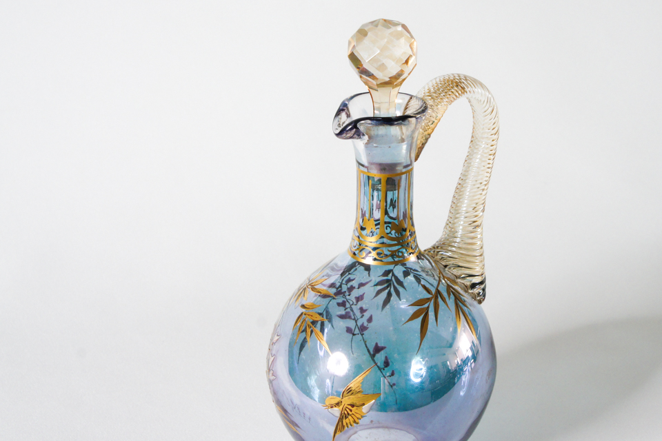 オールドバカラ「ジャポニズム 藤に雀文 ラスター彩 リキュールボトル